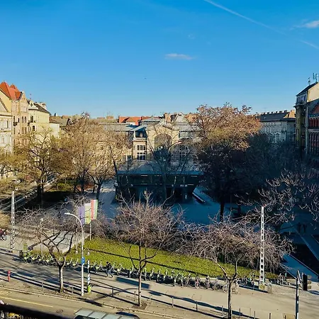 Saffron Center Panorama Balcony Apartment *
