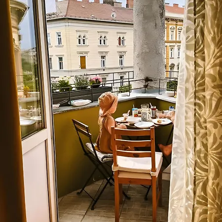 Saffron Center Panorama Balcony Apartment Budapest