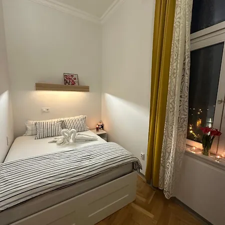 Saffron Center Panorama Balcony Apartment *