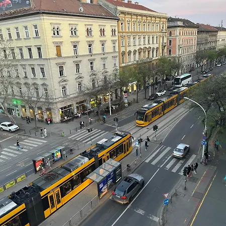 Saffron Center Panorama Balcony Appartamento Budapest