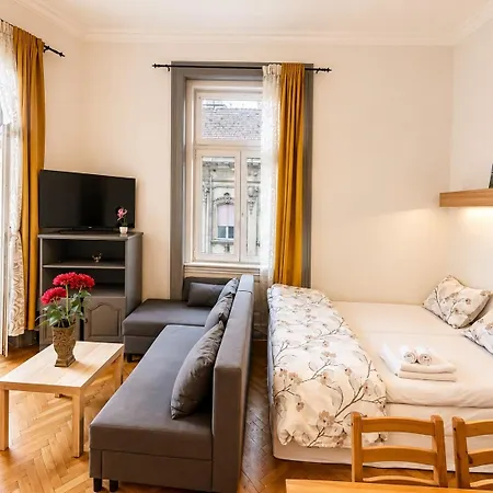 Central Skyline Panorama Balcony ,2Br,2Ac Budapeste